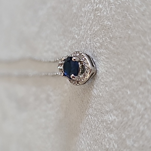 FINE SILVER PLATED NAVY BLUE & WHITE CRYSTAL PENDANT APPROX 18" - Picture 7 of 16